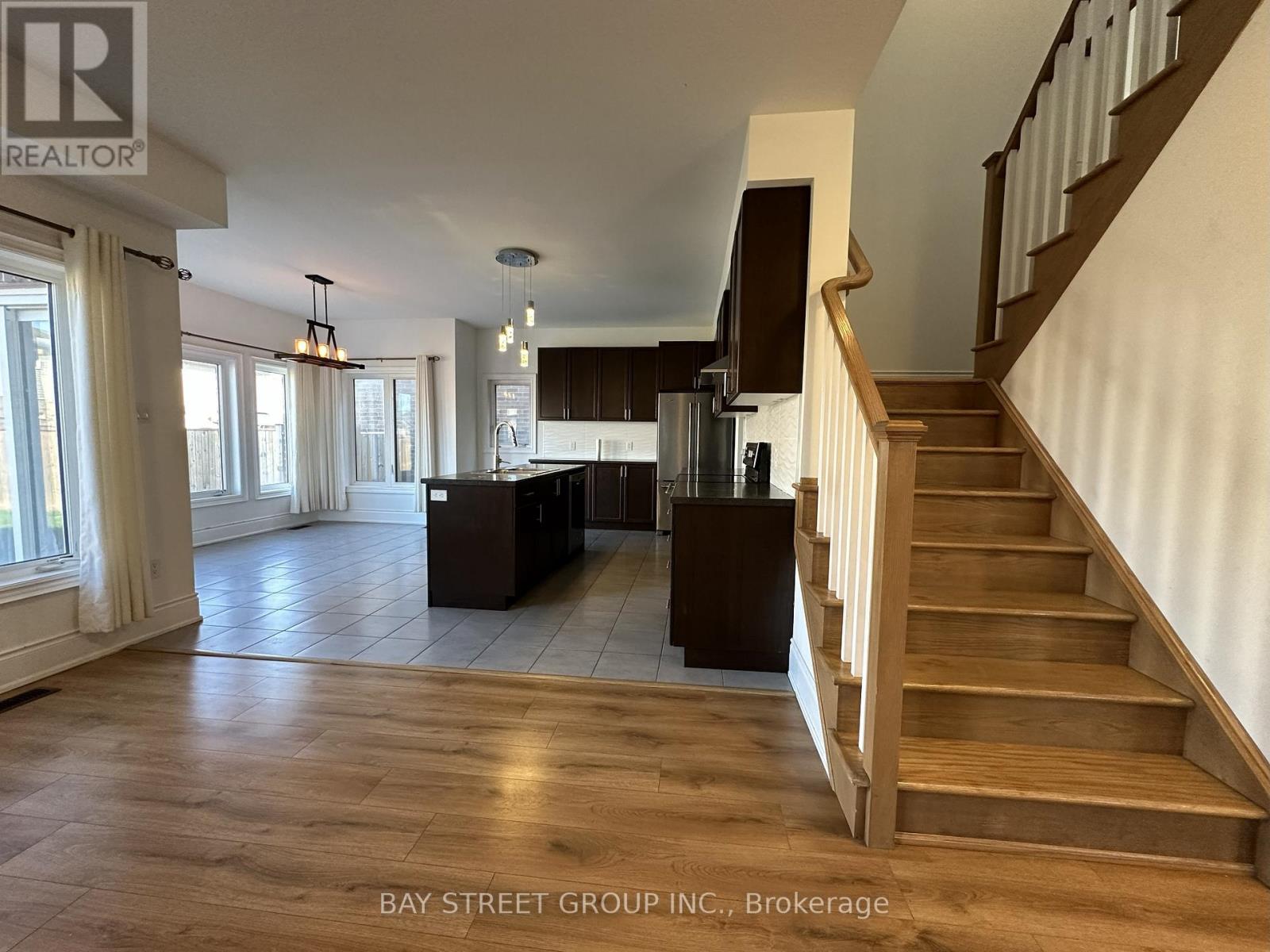 77 Sunset Way, Thorold, Ontario  L2V 0C7 - Photo 8 - X12522272