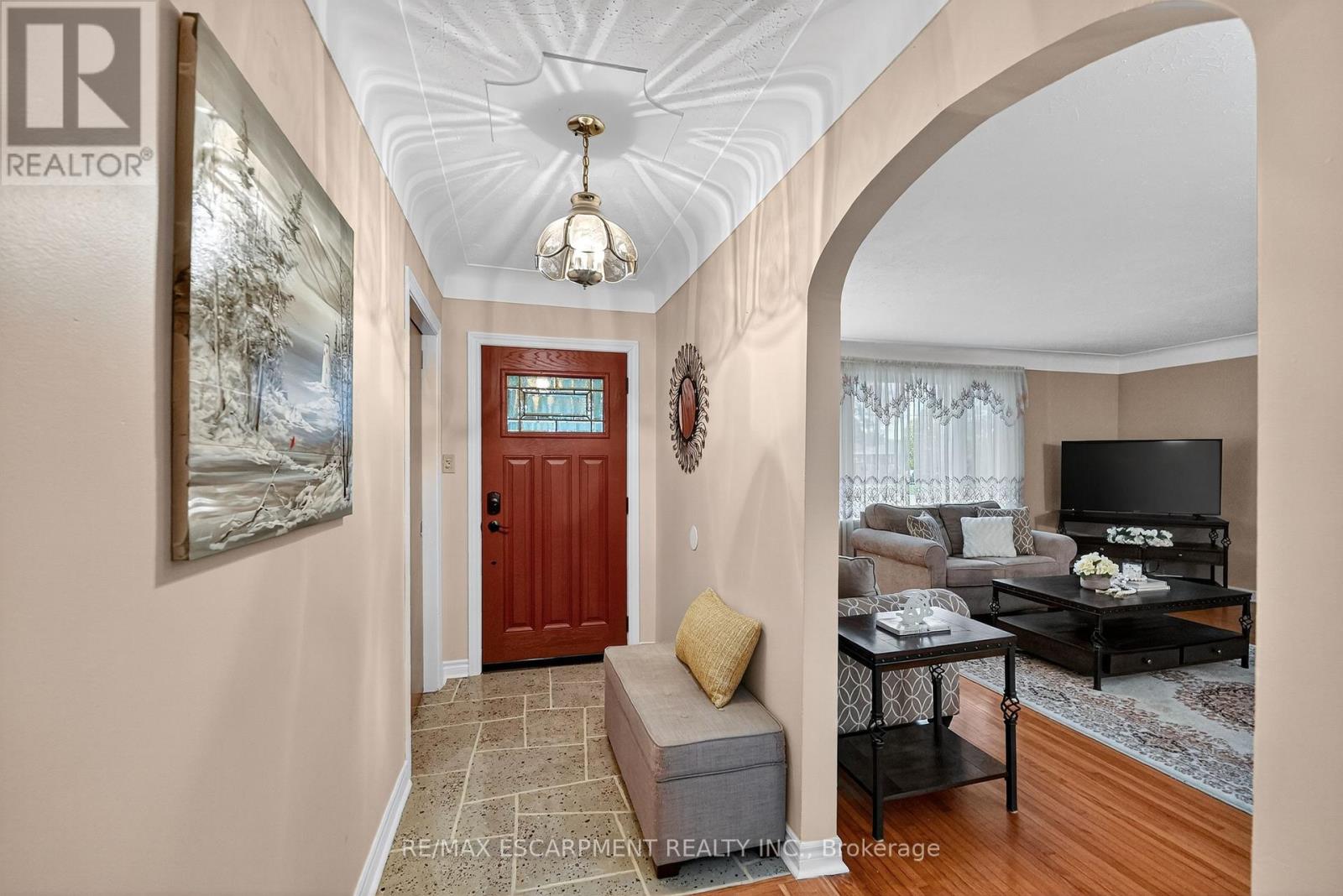 517 Stanley Street, Port Colborne, Ontario  L3K 3A9 - Photo 3 - X12522316