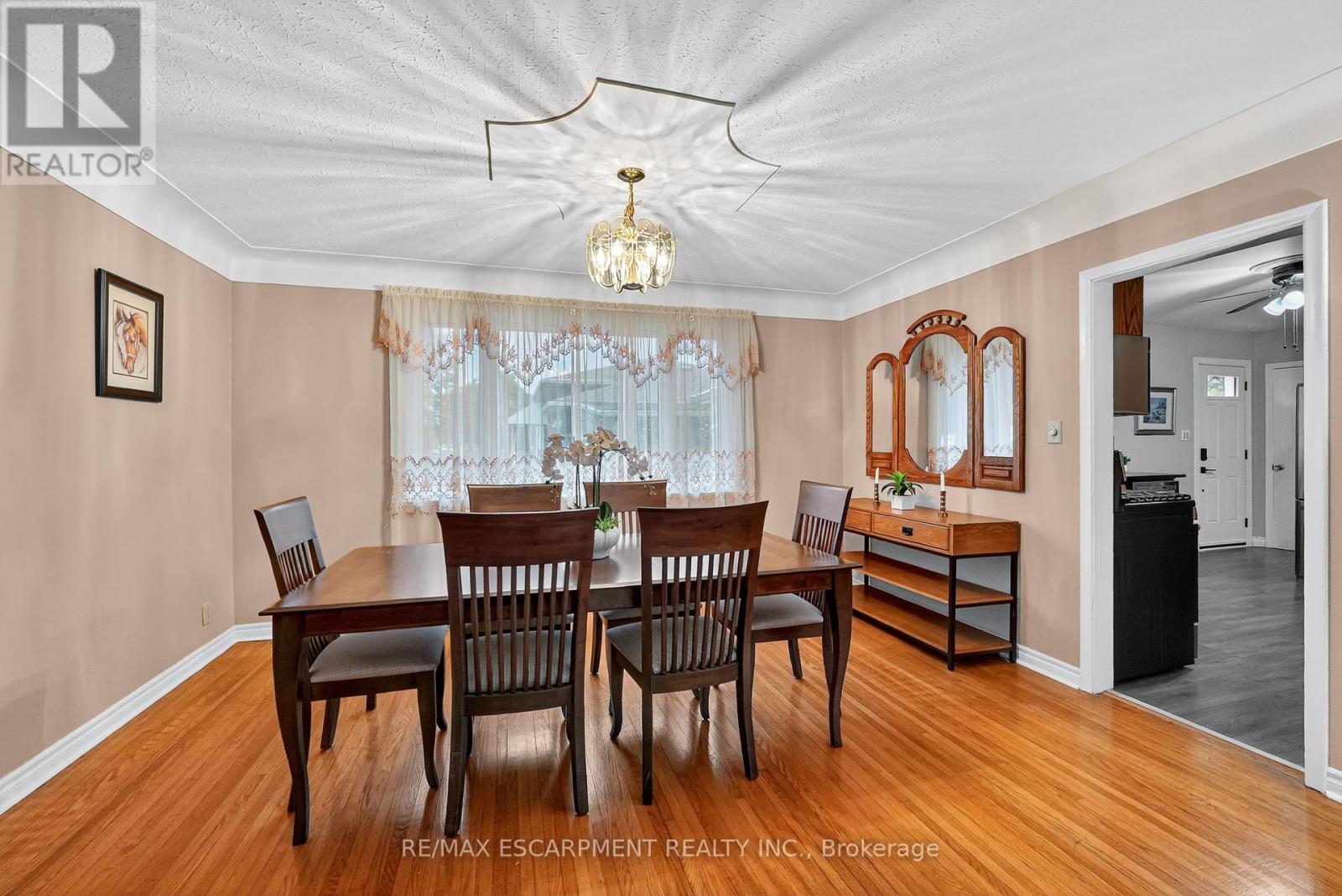 517 Stanley Street, Port Colborne, Ontario  L3K 3A9 - Photo 6 - X12522316