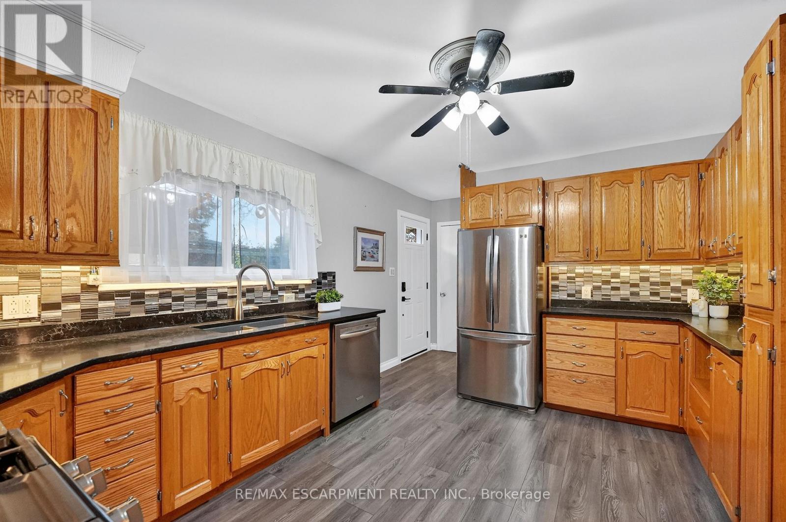 517 Stanley Street, Port Colborne, Ontario  L3K 3A9 - Photo 9 - X12522316