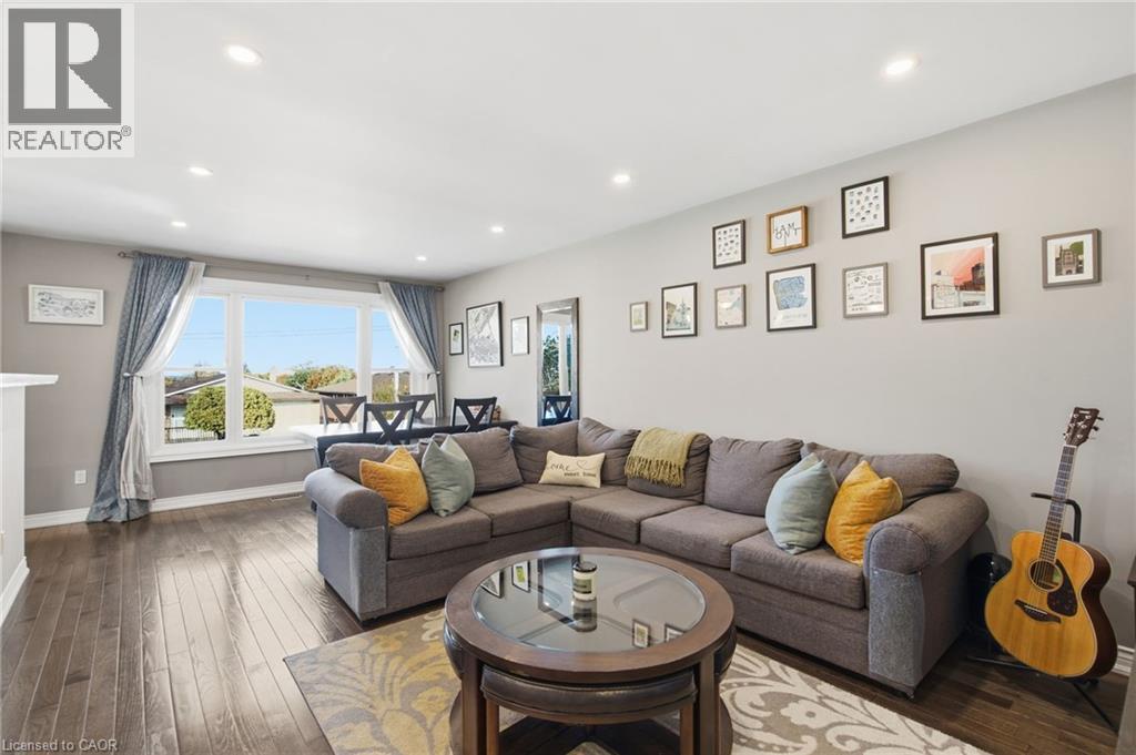 146 Lavina Crescent, Hamilton, Ontario L9C 6R8 - Photo 2 - 40785403