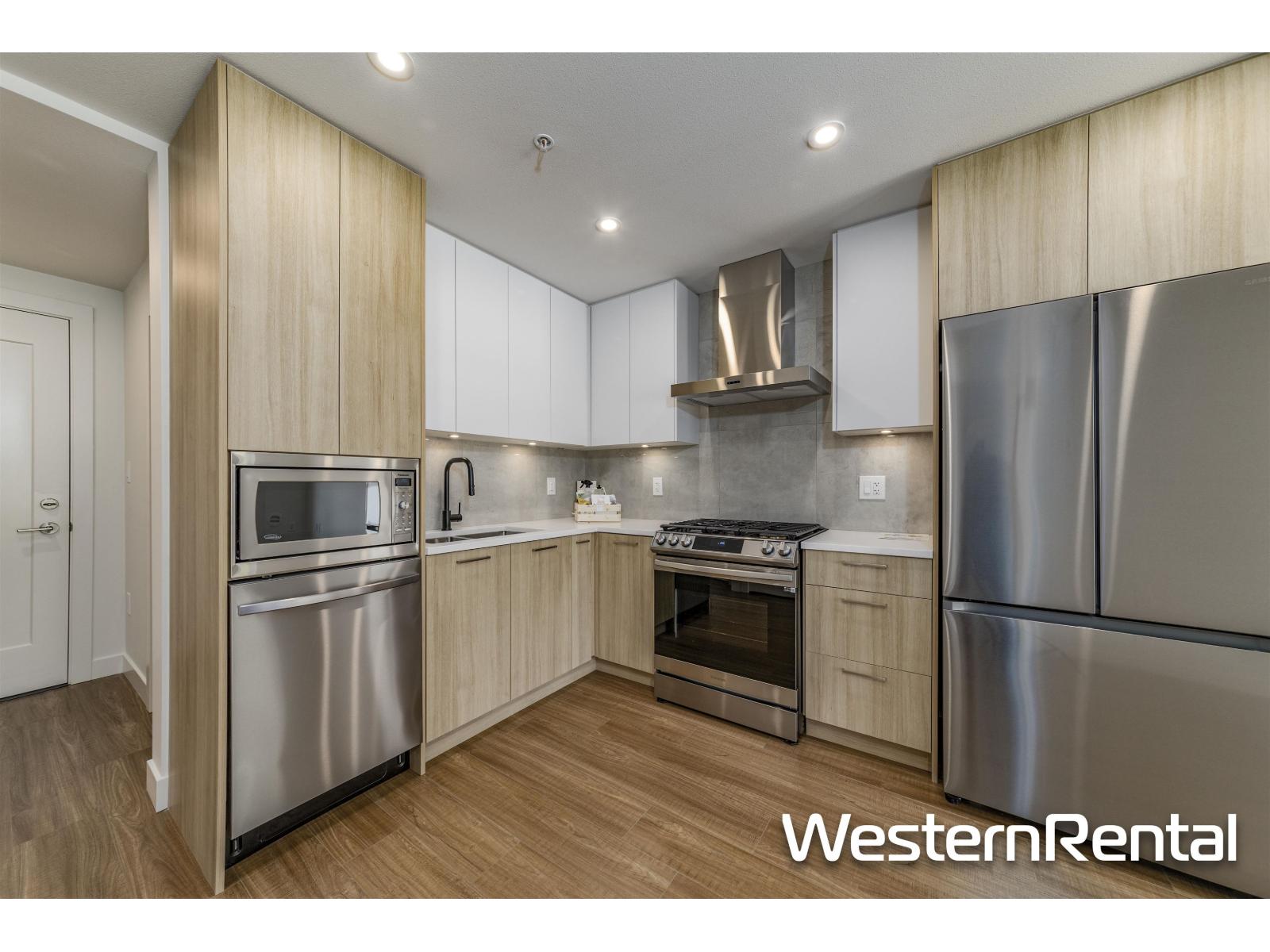 A320 31900 Raven Avenue, Mission, British Columbia V2V 0H5 - Photo 2 - R3065745