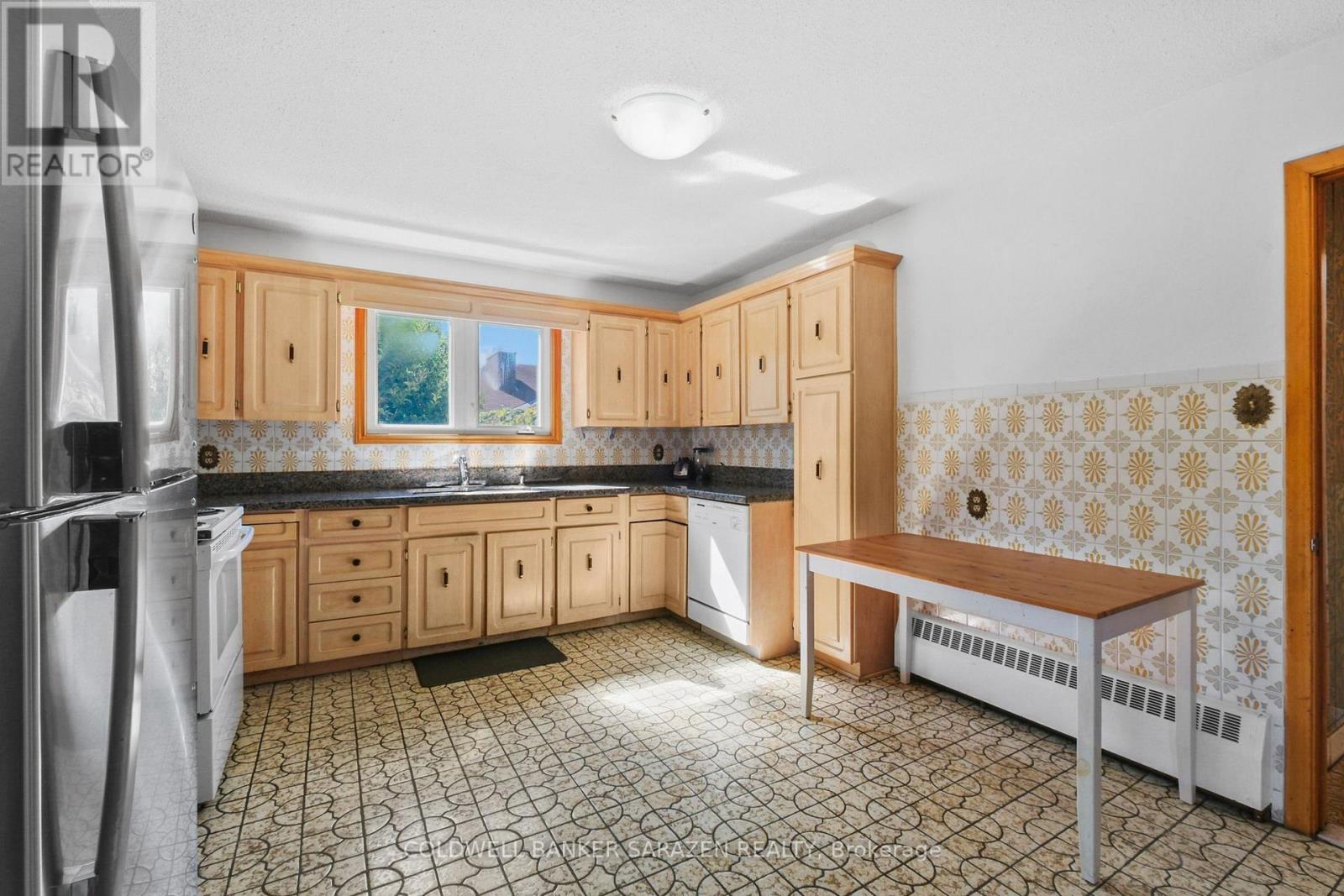 974 Greenbriar Avenue, Ottawa, Ontario  K2C 0J7 - Photo 12 - X12482125