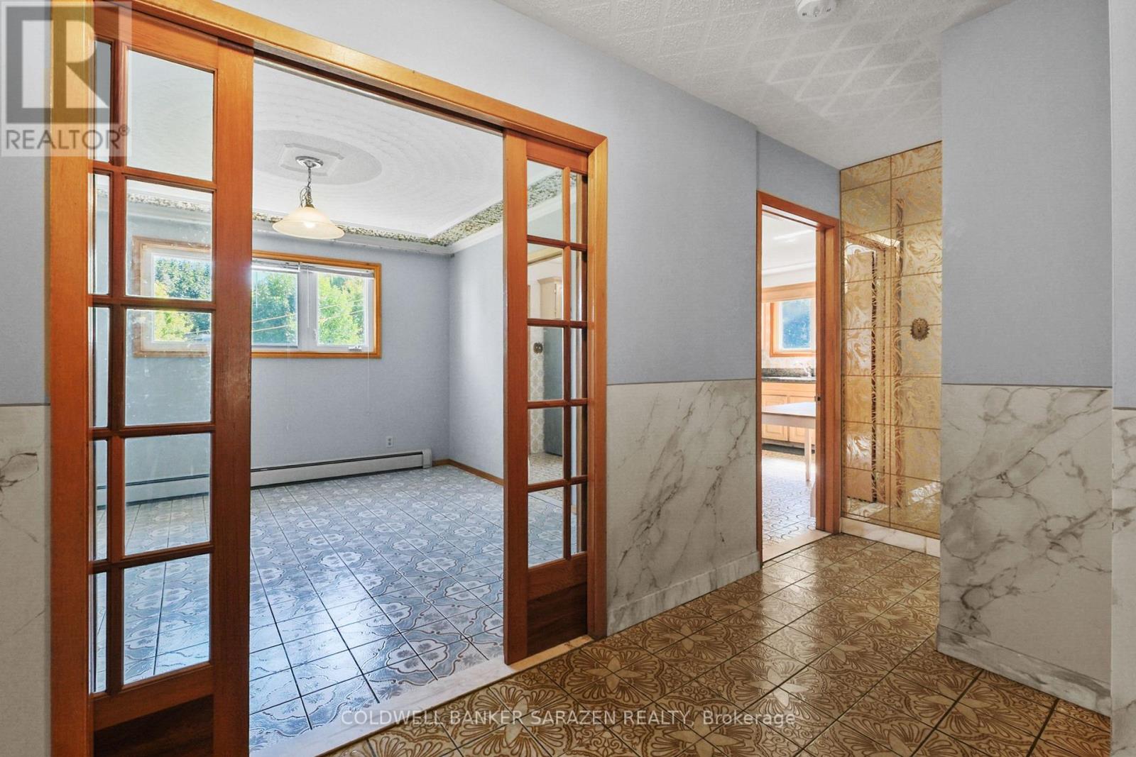 974 Greenbriar Avenue, Ottawa, Ontario  K2C 0J7 - Photo 10 - X12482125