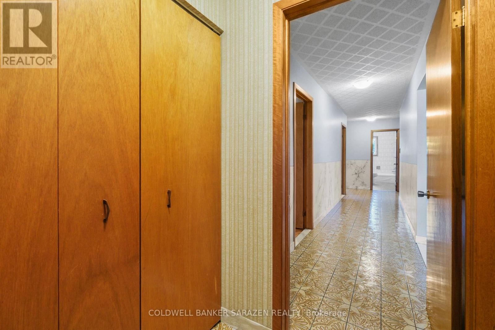 974 Greenbriar Avenue, Ottawa, Ontario  K2C 0J7 - Photo 4 - X12482125