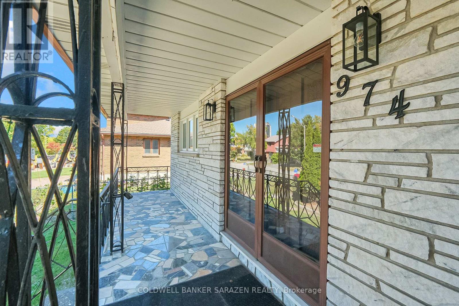 974 Greenbriar Avenue, Ottawa, Ontario  K2C 0J7 - Photo 3 - X12482125