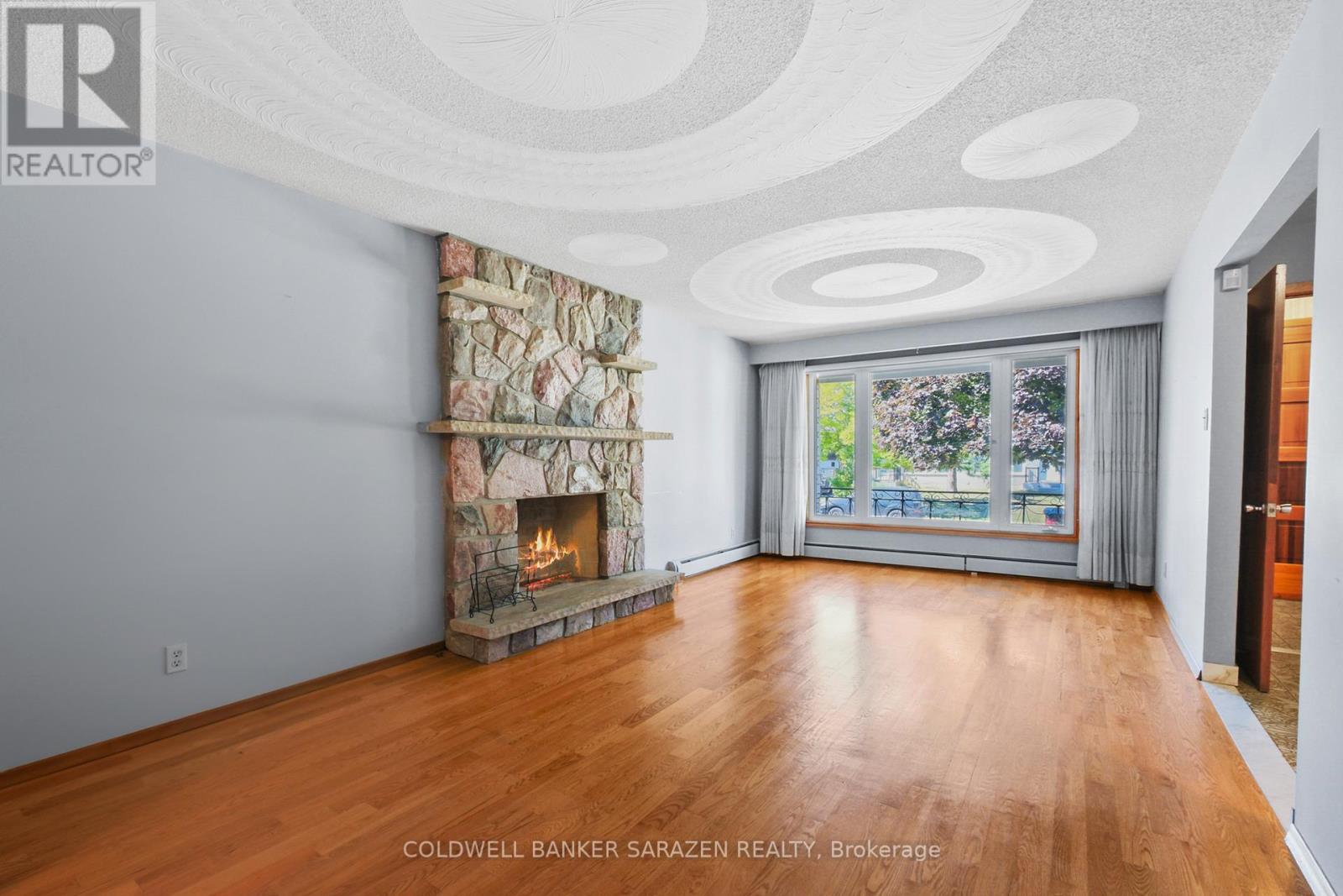 974 Greenbriar Avenue, Ottawa, Ontario  K2C 0J7 - Photo 5 - X12482125