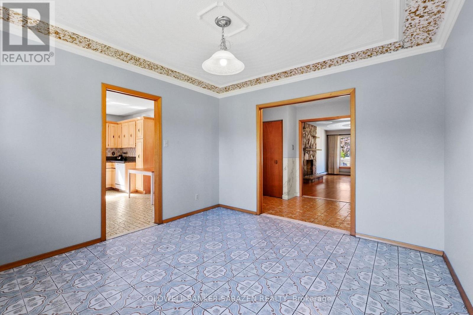 974 Greenbriar Avenue, Ottawa, Ontario  K2C 0J7 - Photo 9 - X12482125