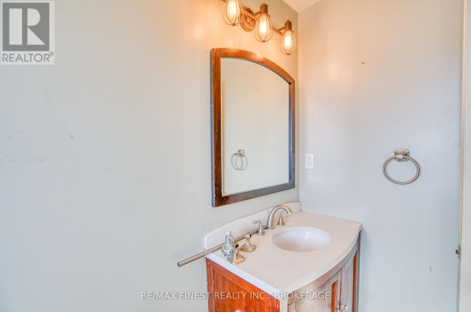 1725 Wagarville Road, Frontenac, Ontario K0H 2K0 - Photo 28 - X12522696