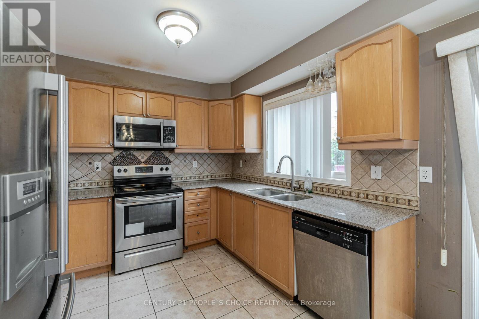 70 Buick Boulevard, Brampton, Ontario L7A 3X7 - Photo 10 - W12518428