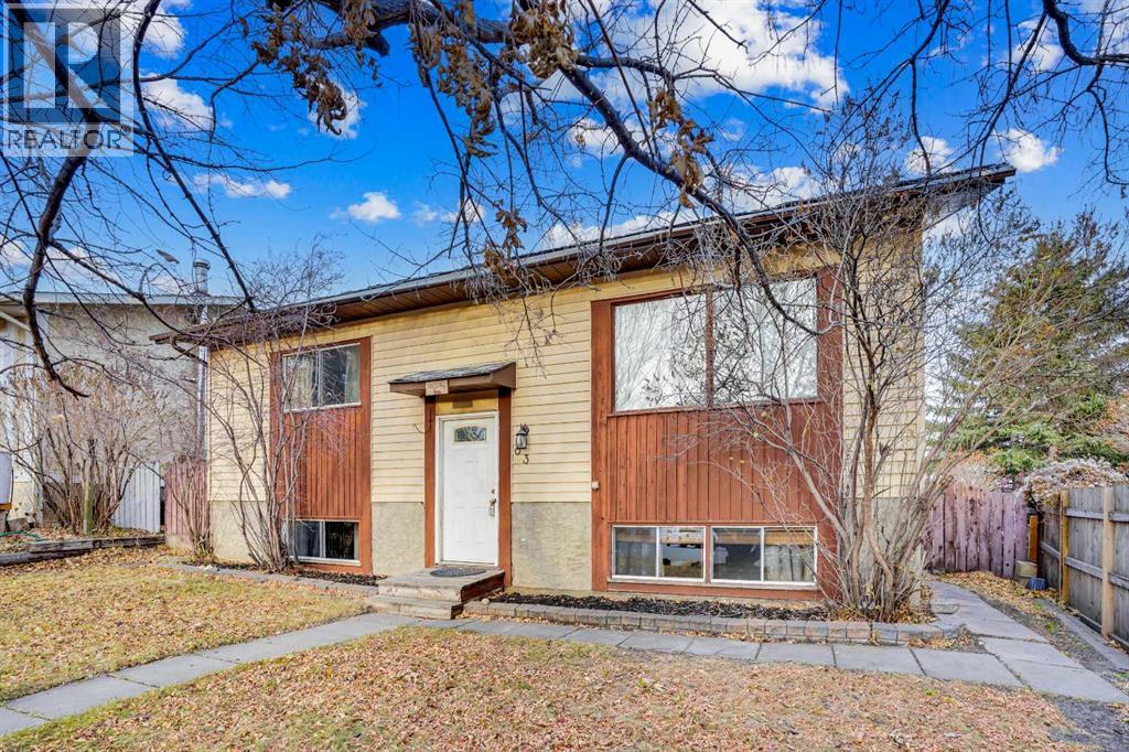 63 Knight Place, Crossfield, Alberta  t0m 0s0 - Photo 2 - A2257238