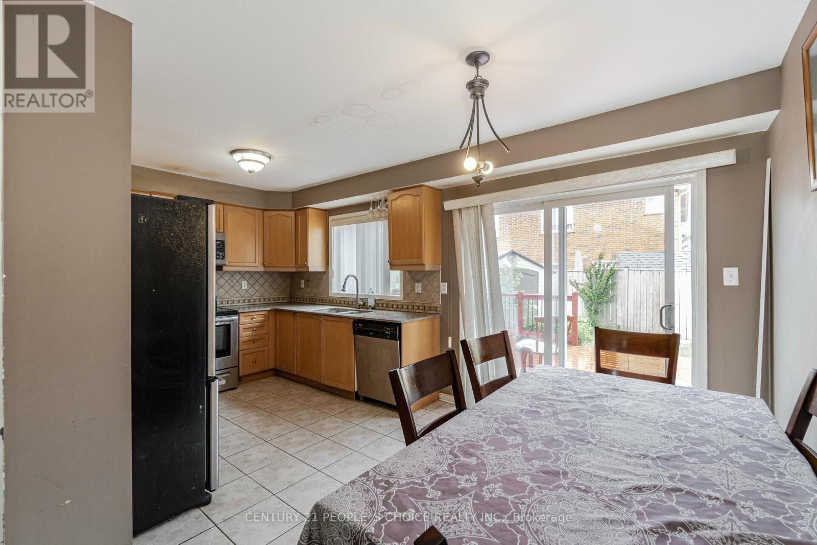 70 Buick Boulevard, Brampton, Ontario L7A 3X7 - Photo 17 - W12518428