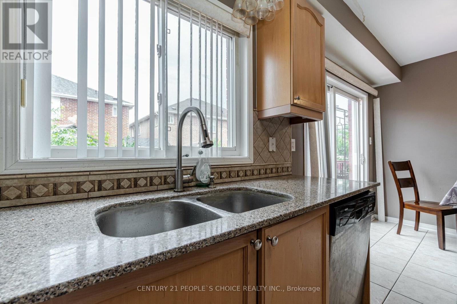 70 Buick Boulevard, Brampton, Ontario L7A 3X7 - Photo 14 - W12518428