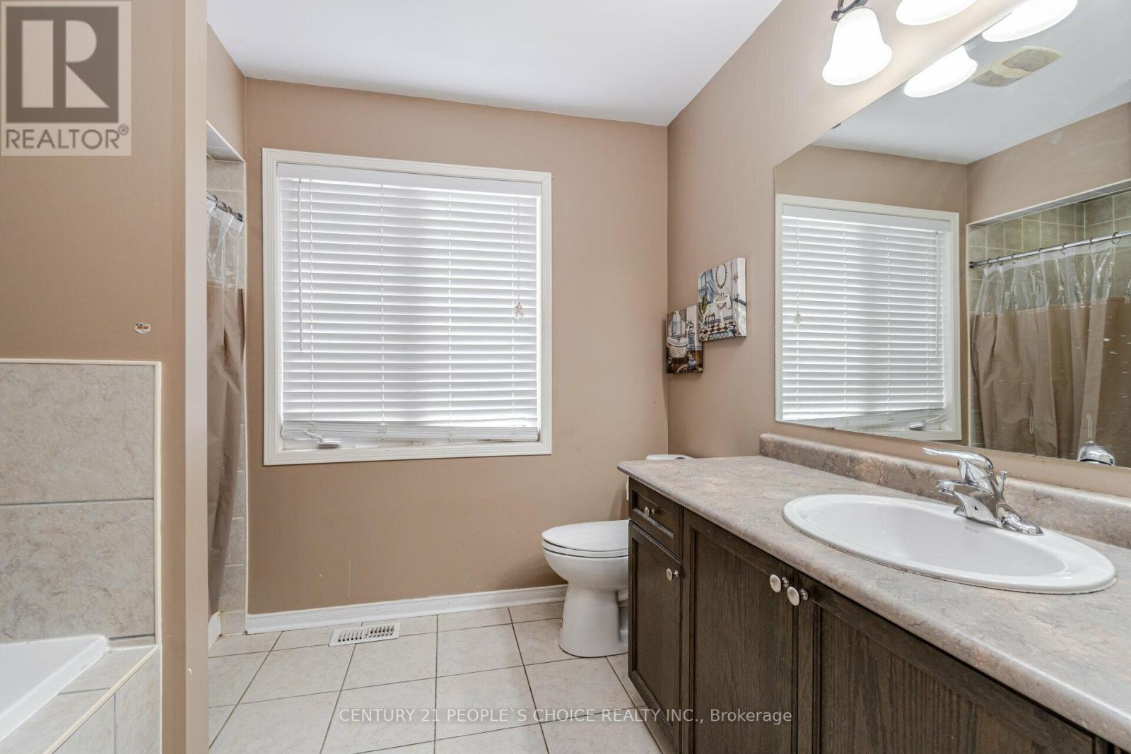 70 Buick Boulevard, Brampton, Ontario L7A 3X7 - Photo 25 - W12518428