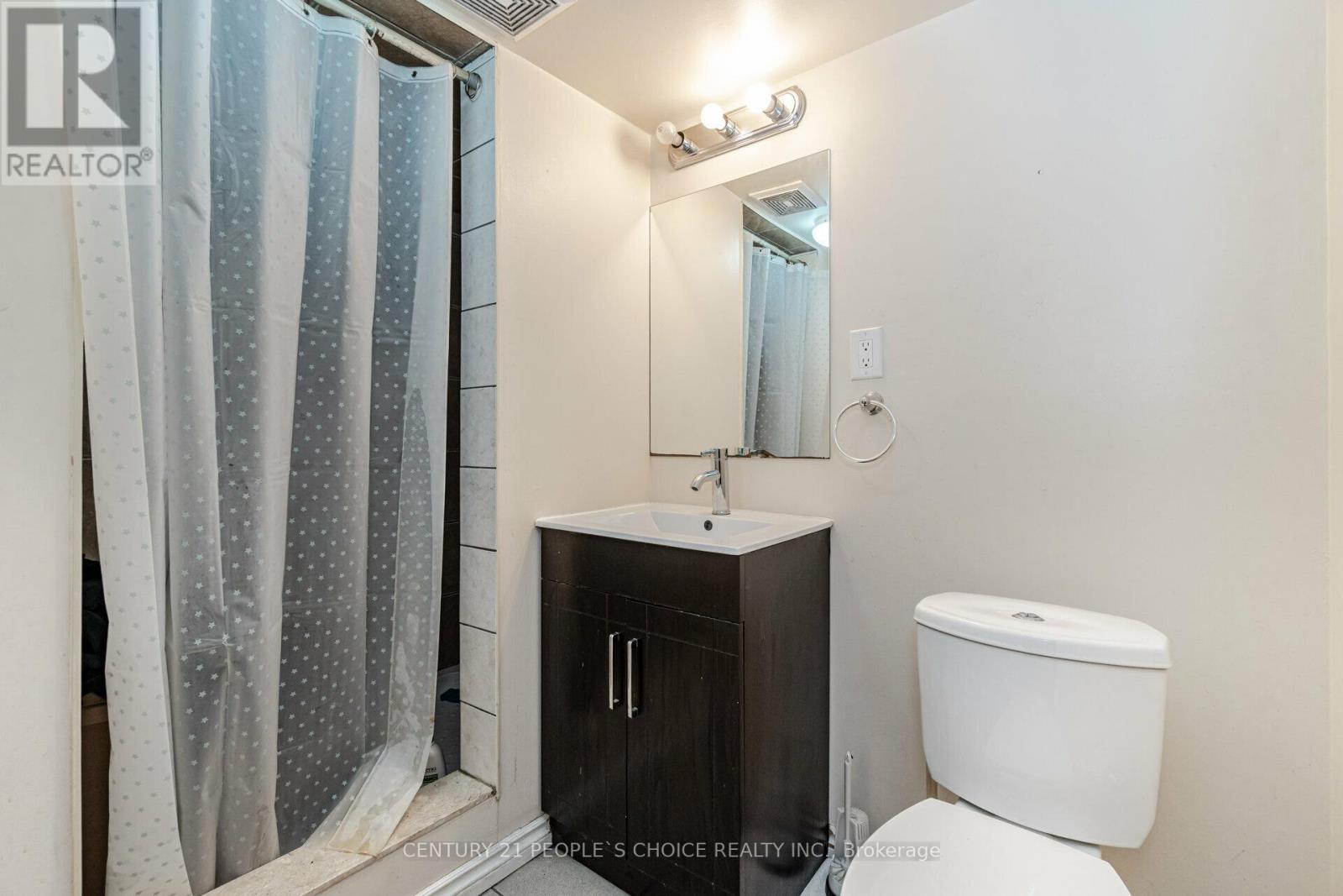 70 Buick Boulevard, Brampton, Ontario L7A 3X7 - Photo 42 - W12518428