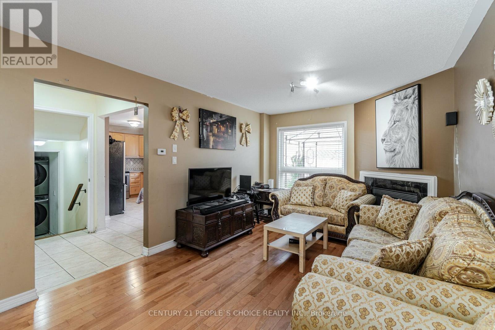 70 Buick Boulevard, Brampton, Ontario L7A 3X7 - Photo 8 - W12518428