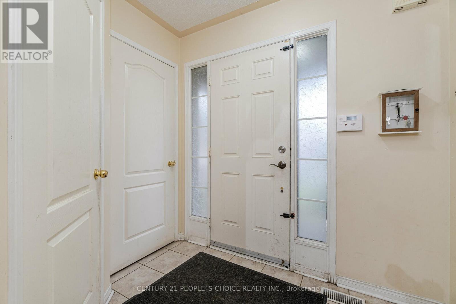 70 Buick Boulevard, Brampton, Ontario L7A 3X7 - Photo 5 - W12518428