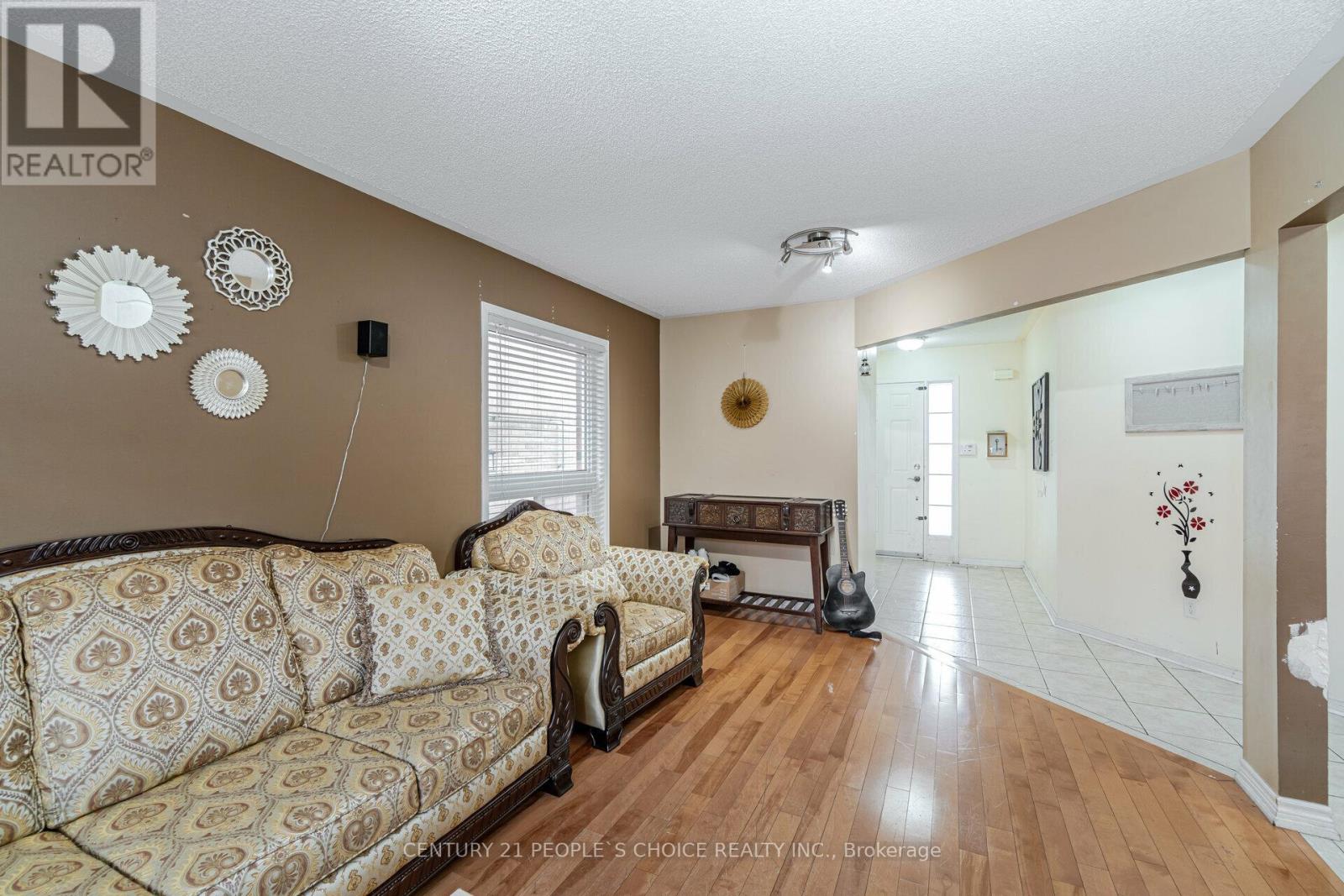 70 Buick Boulevard, Brampton, Ontario L7A 3X7 - Photo 9 - W12518428