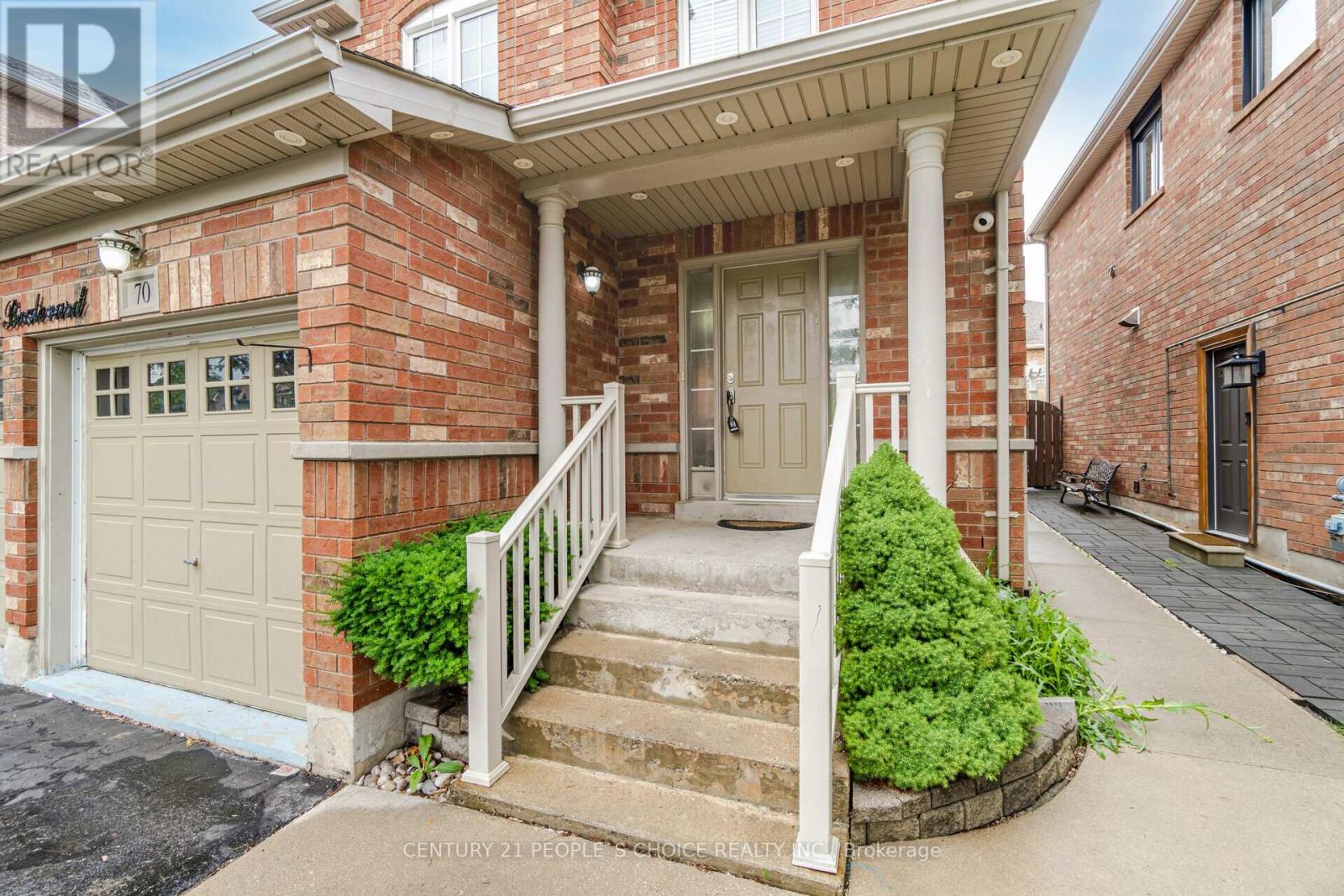 70 Buick Boulevard, Brampton, Ontario L7A 3X7 - Photo 4 - W12518428