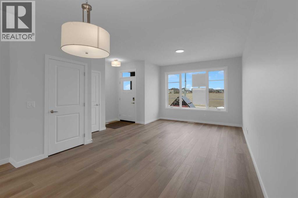 567 Carrington Boulevard Nw, Calgary, Alberta  T3P 2L8 - Photo 4 - A2262600