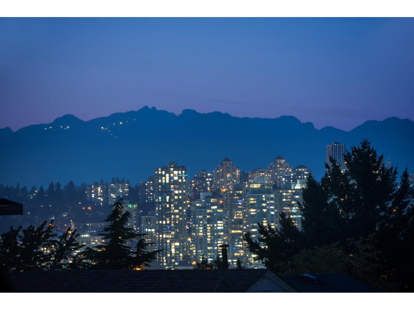 Property at 11660 98A AVENUE image 4