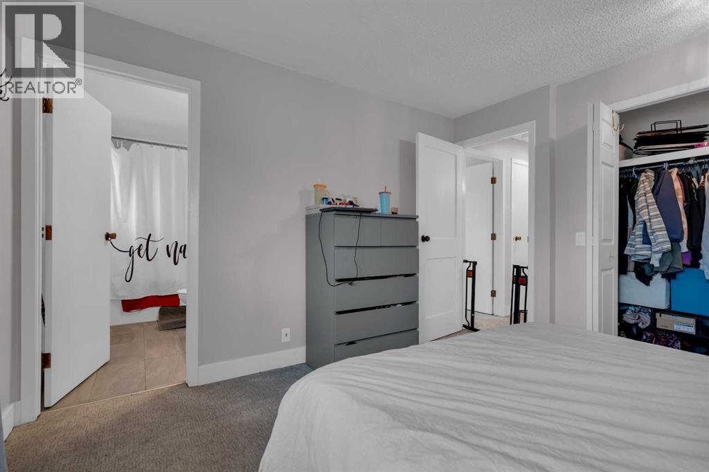 28 Woodglen Close Sw, Calgary, Alberta  T2W 4N1 - Photo 17 - A2268973