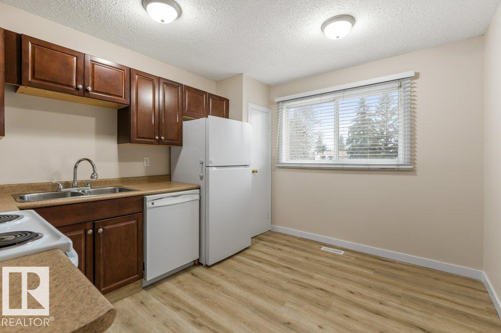 7 Grandin Woods Est, St. Albert, Alberta  T8N 2Y4 - Photo 11 - E4465103