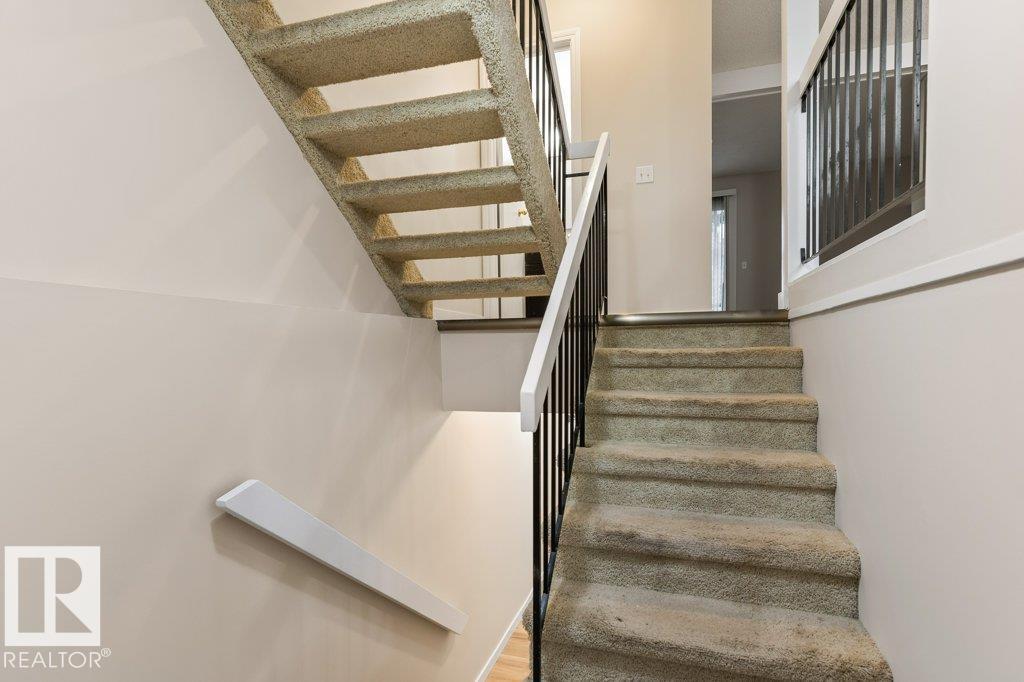 7 Grandin Woods Est, St. Albert, Alberta  T8N 2Y4 - Photo 2 - E4465103