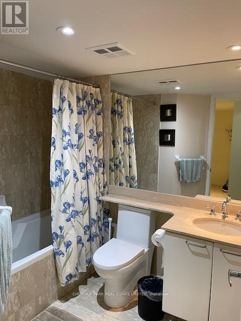 705 - 140 Simcoe Street, Toronto, Ontario  M5H 4E9 - Photo 2 - C12522456