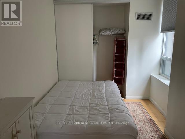 705 - 140 Simcoe Street, Toronto, Ontario  M5H 4E9 - Photo 4 - C12522456