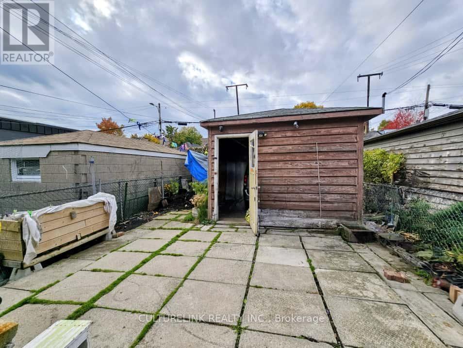 52 Palmerston Avenue, Toronto, Ontario M6J 2J1 - Photo 11 - C12522508