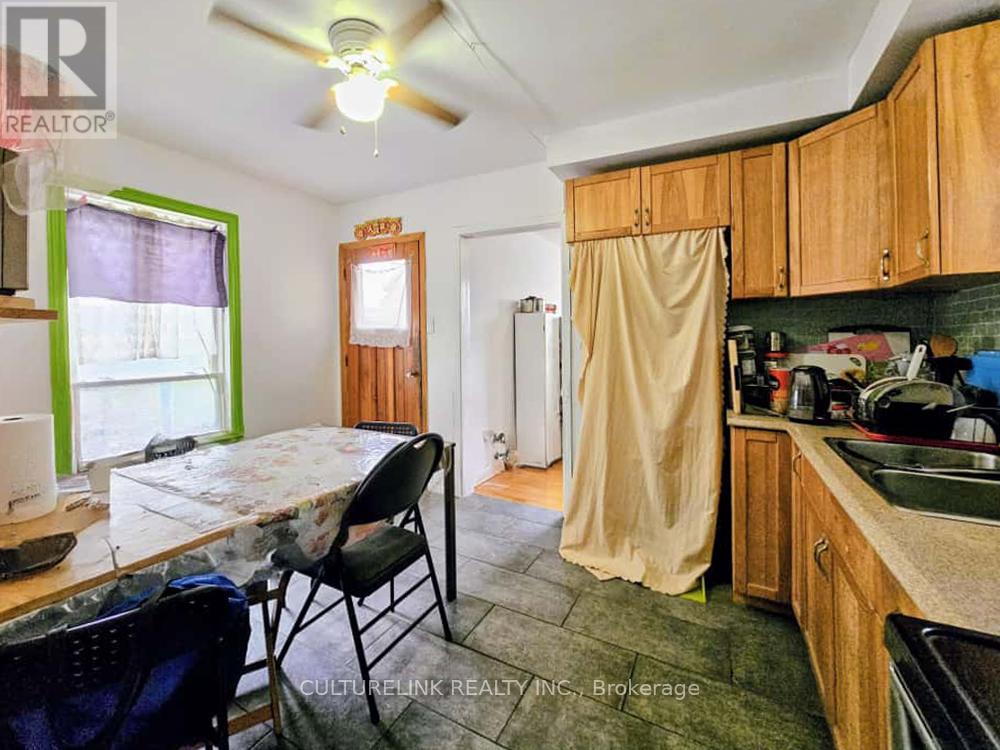 52 Palmerston Avenue, Toronto, Ontario M6J 2J1 - Photo 16 - C12522508