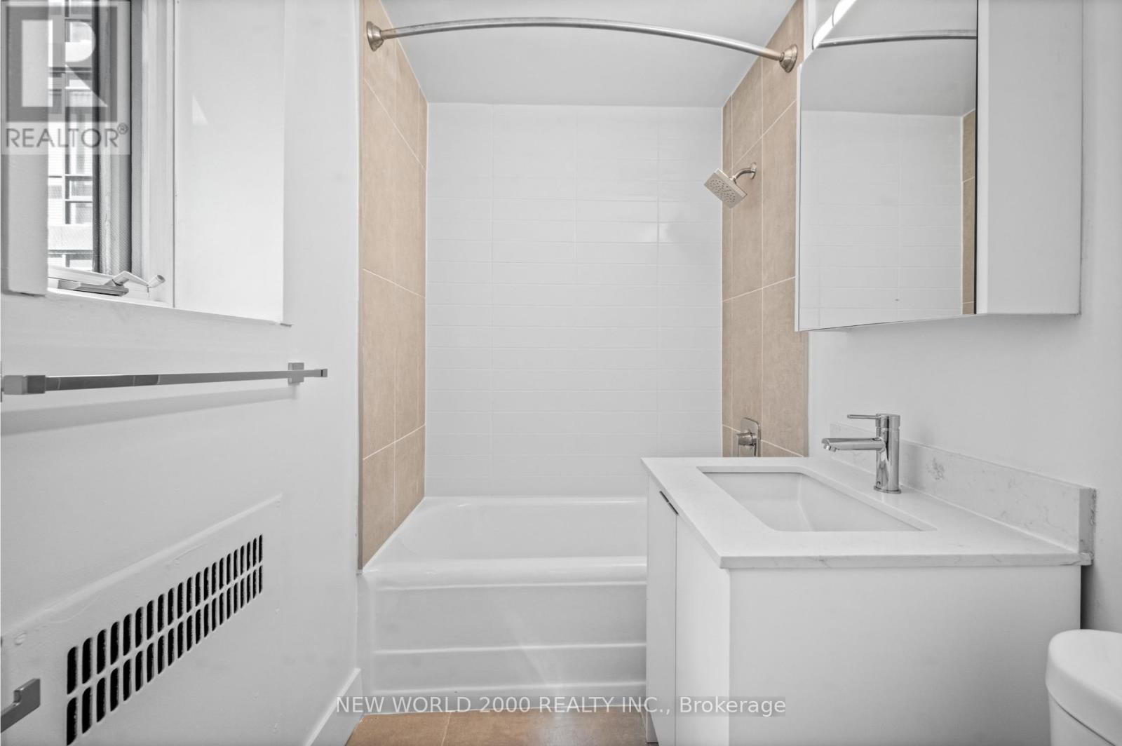 803 - 110 St Clair Avenue W, Toronto, Ontario M4V 1N4 - Photo 7 - C12522602