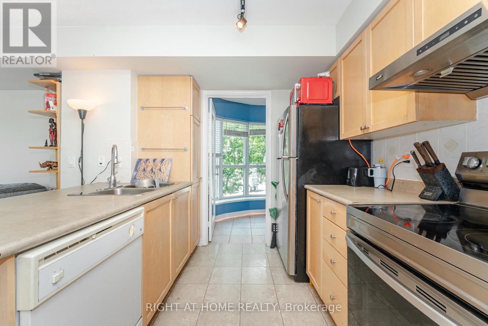 219 - 600 Queens Quay, Toronto, Ontario M5V 3M3 - Photo 12 - C12522622