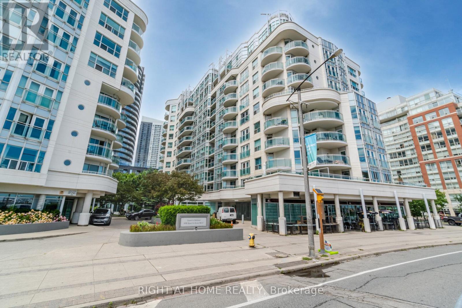 219 - 600 Queens Quay, Toronto, Ontario M5V 3M3 - Photo 2 - C12522622