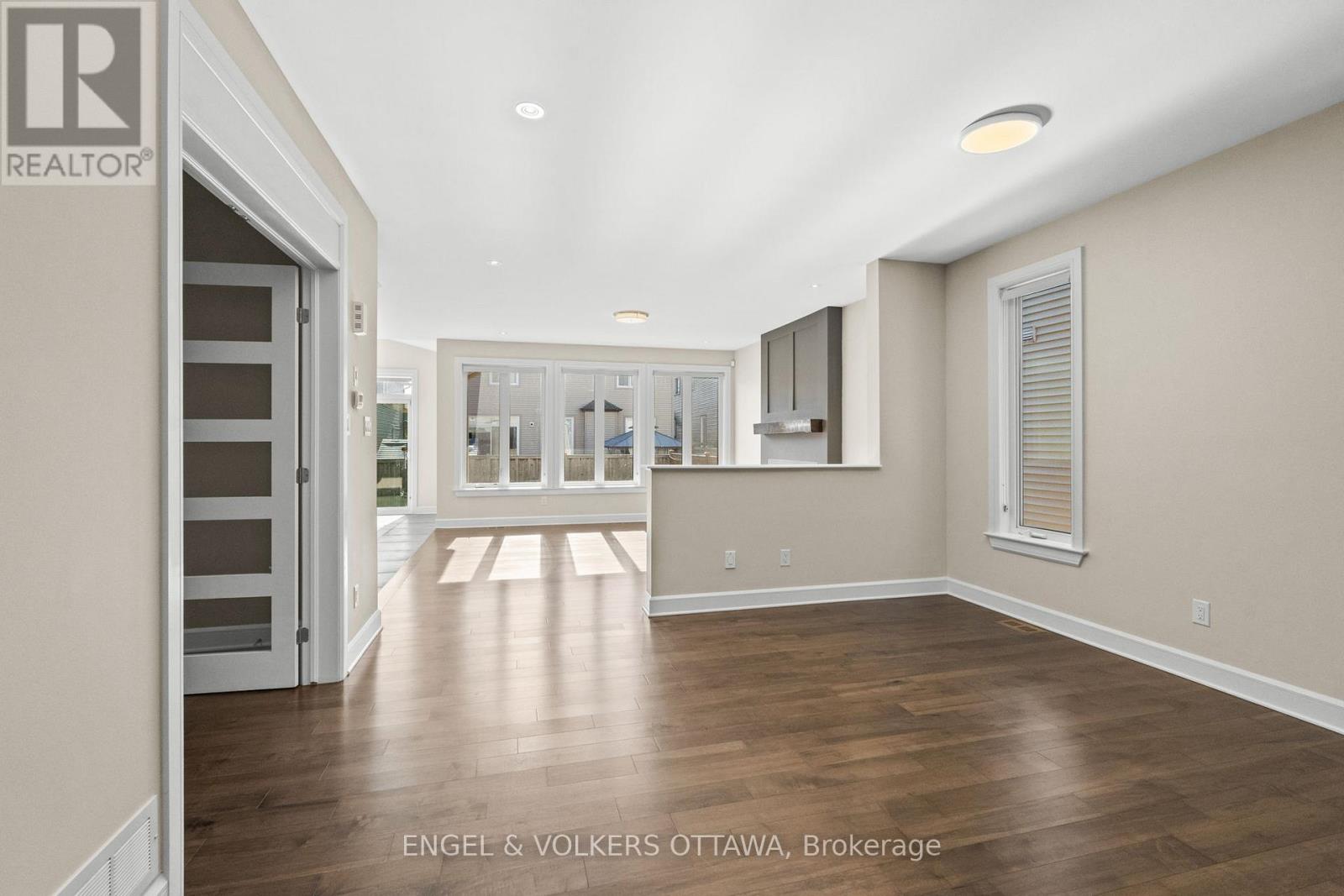 122 Helen Rapp Way, Ottawa, Ontario  K1T 0N4 - Photo 5 - X12522688