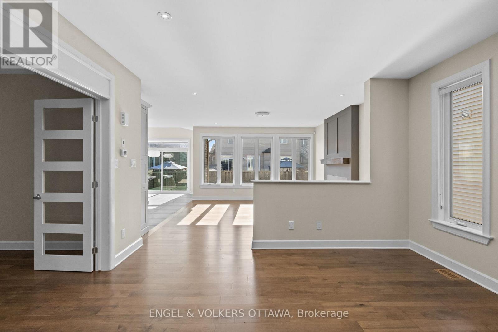 122 Helen Rapp Way, Ottawa, Ontario  K1T 0N4 - Photo 6 - X12522688