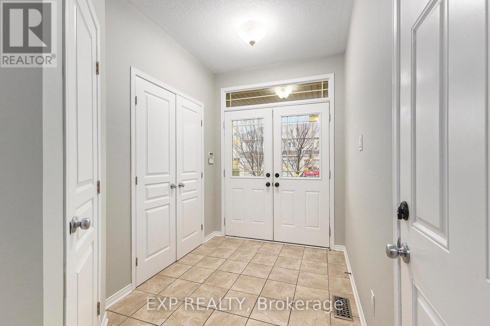 526 Pepperville Crescent, Ottawa, Ontario  K2M 0E5 - Photo 2 - X12522760