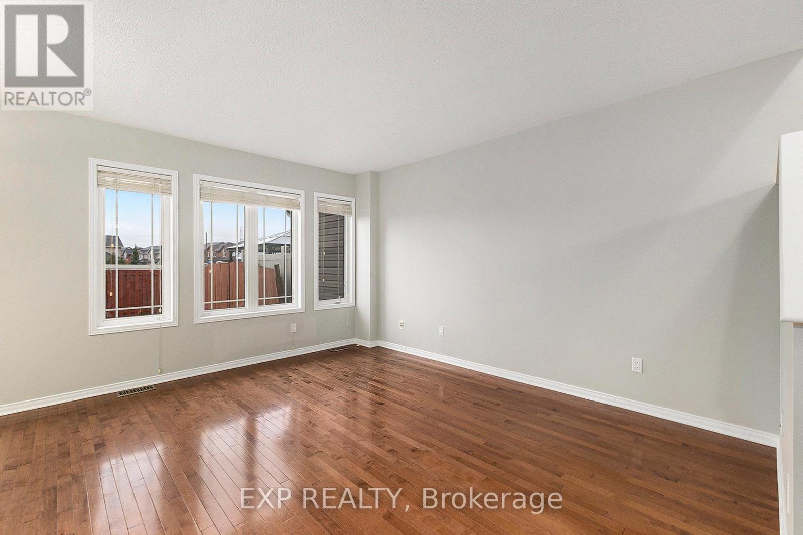 526 Pepperville Crescent, Ottawa, Ontario  K2M 0E5 - Photo 3 - X12522760