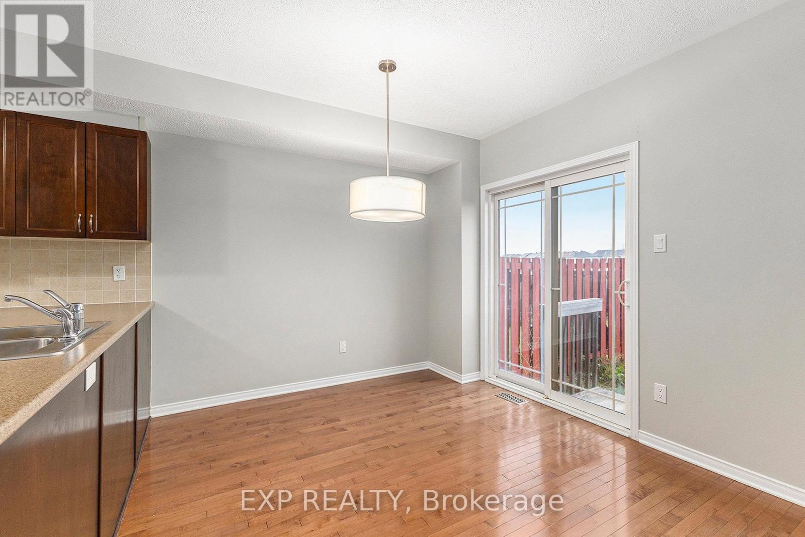 526 Pepperville Crescent, Ottawa, Ontario  K2M 0E5 - Photo 5 - X12522760