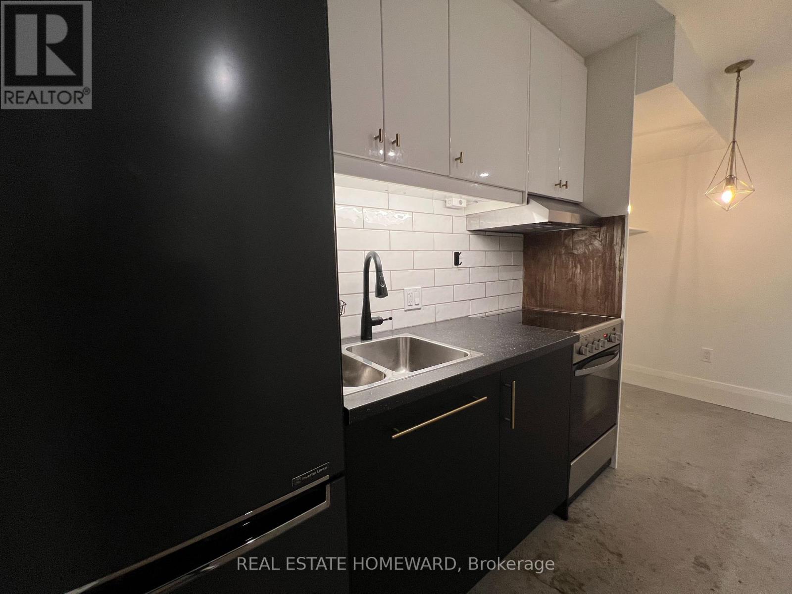 Lower - 110 Caroline Avenue, Toronto, Ontario  M4M 2X7 - Photo 3 - E12522406