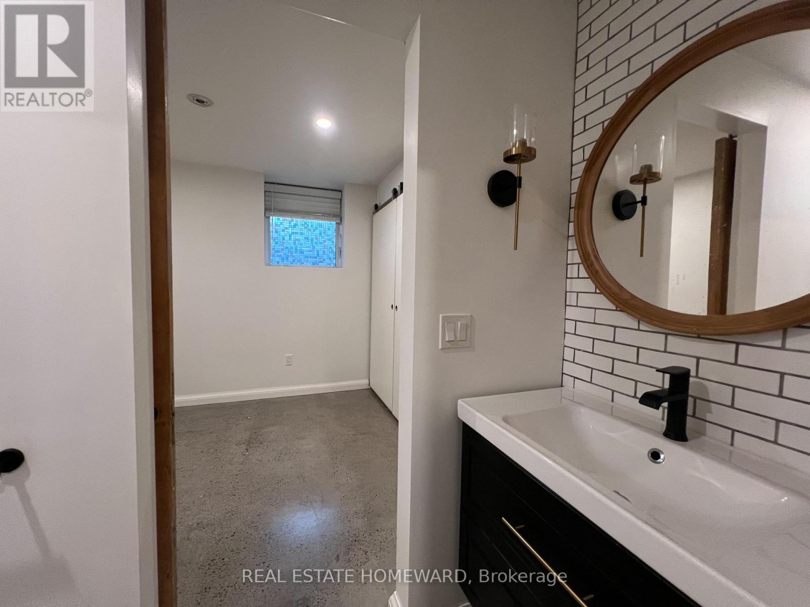 Lower - 110 Caroline Avenue, Toronto, Ontario  M4M 2X7 - Photo 7 - E12522406