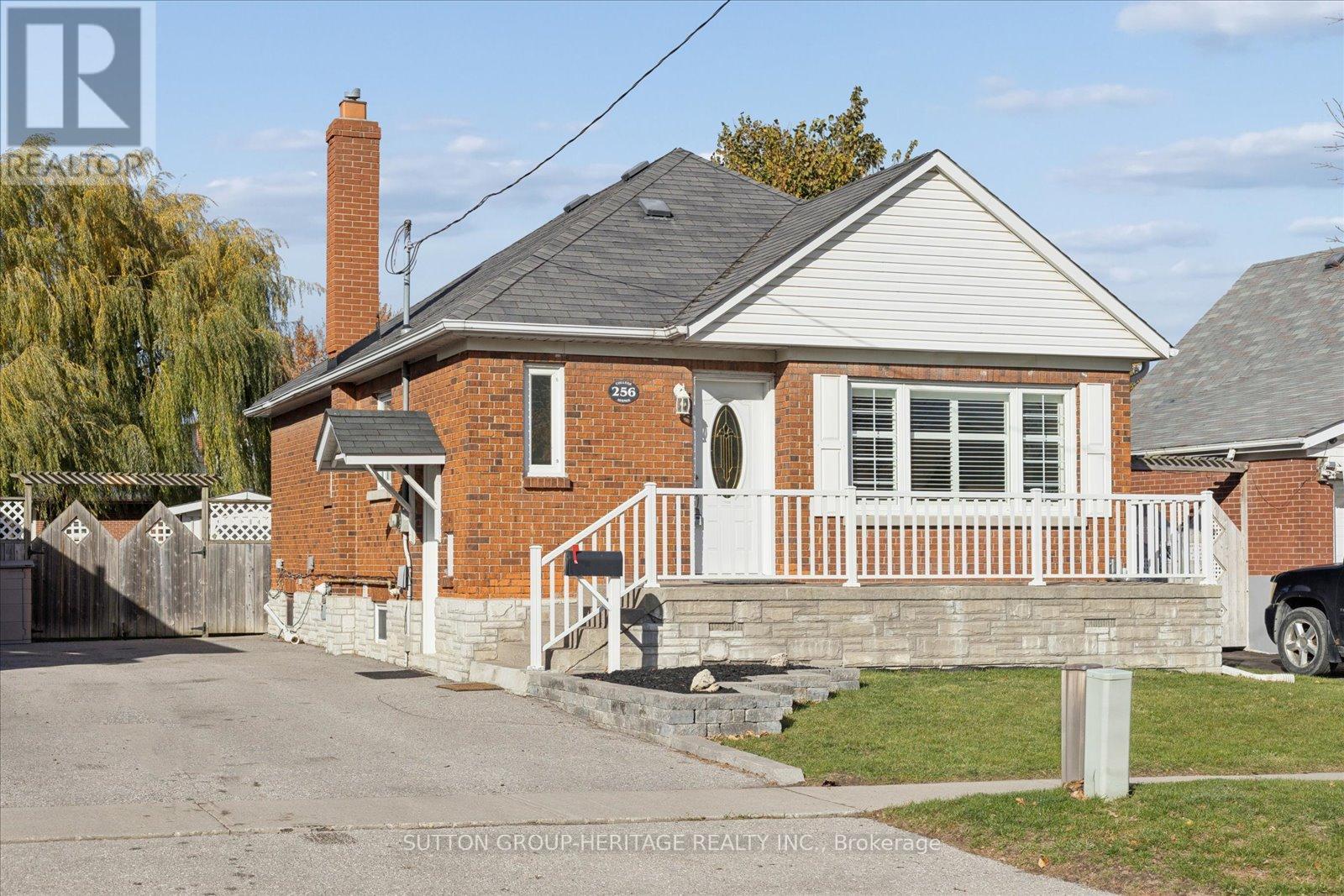 256 COLLEGE AVENUE, Oshawa, Ontario