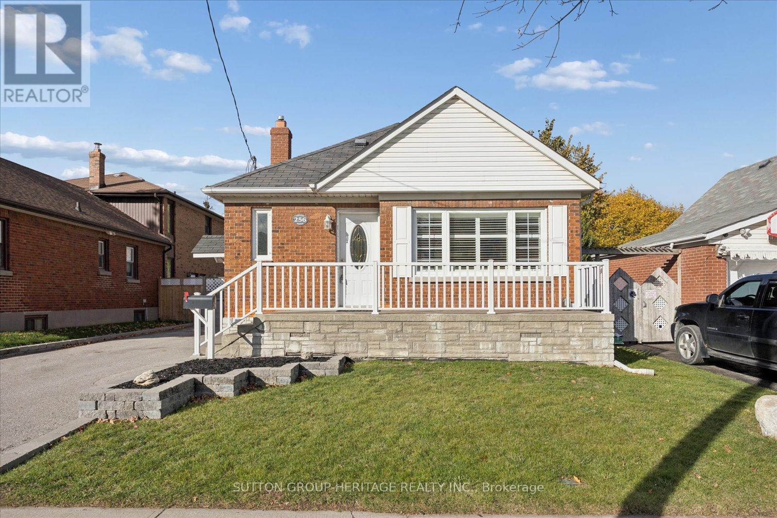 256 College Avenue, Oshawa, Ontario  L1J 1R7 - Photo 2 - E12522494