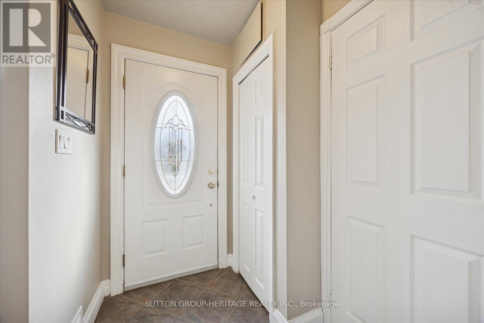 256 College Avenue, Oshawa, Ontario  L1J 1R7 - Photo 4 - E12522494