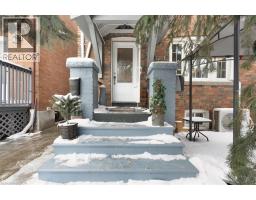 719 KINGSTON Road, toronto, Ontario