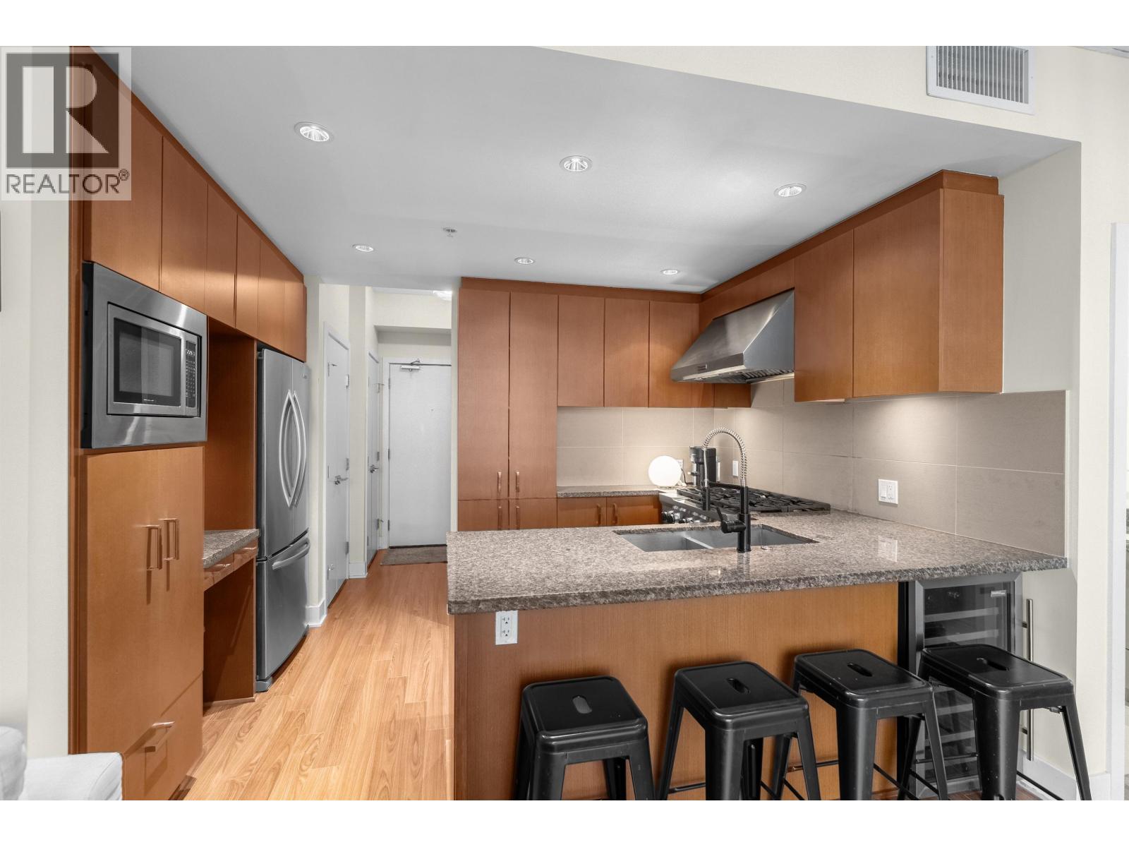 2705 3008 GLEN DRIVE, Coquitlam, British Columbia