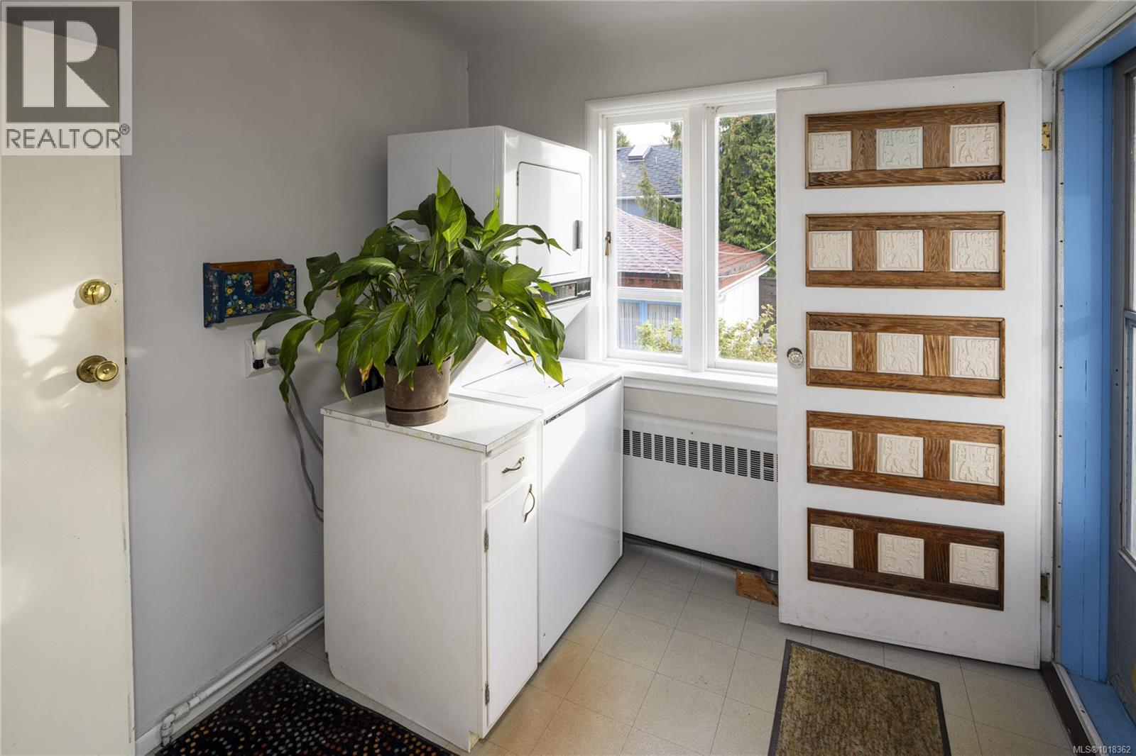 305 Linden Ave, Victoria, British Columbia  V8V 4E8 - Photo 11 - 1018362