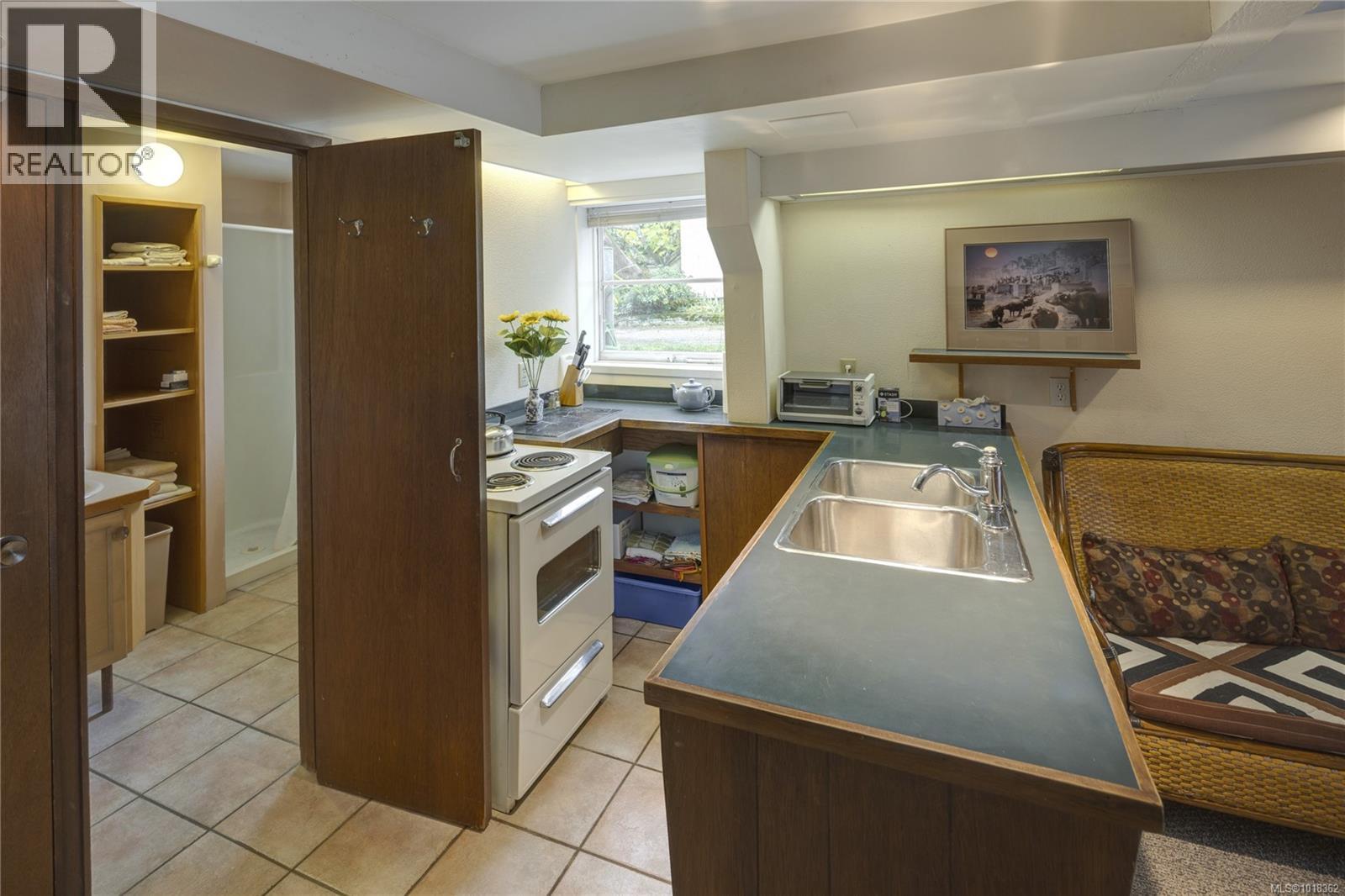 305 Linden Ave, Victoria, British Columbia  V8V 4E8 - Photo 22 - 1018362