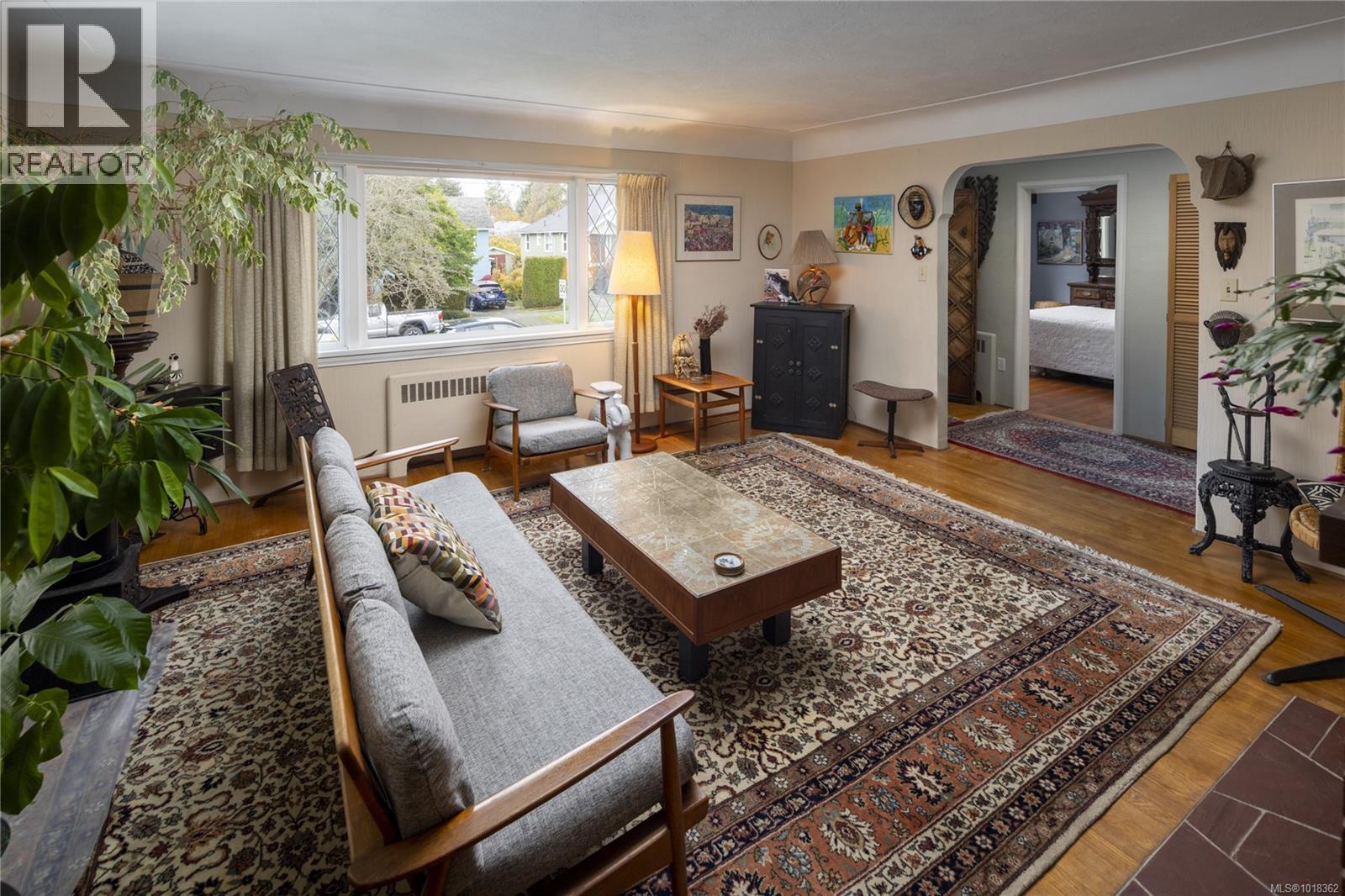 305 Linden Ave, Victoria, British Columbia  V8V 4E8 - Photo 3 - 1018362